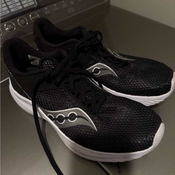 Saucony Shoes - SAUCONY Kinvara 14 Running Shoes Black White Silver Size 10